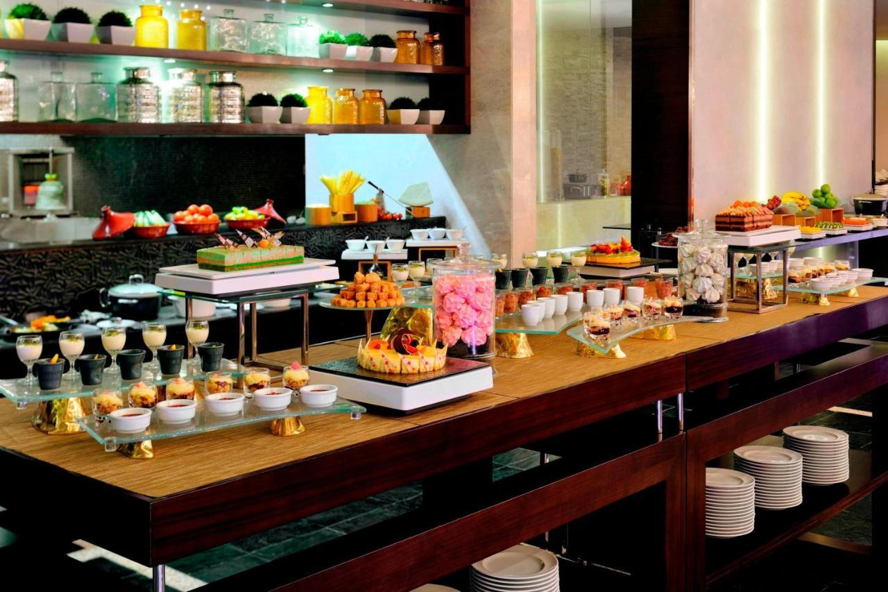 Marriott Executive Apartments Al Jaddaf, Dubaï Extérieur photo A dessert buffet