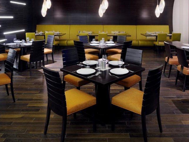 Marriott Executive Apartments Al Jaddaf, Dubaï Extérieur photo Interior of the restaurant
